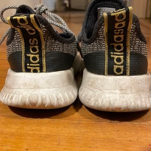 Kids Adidas Cloudfoam Sneakers. U.S. Size 6